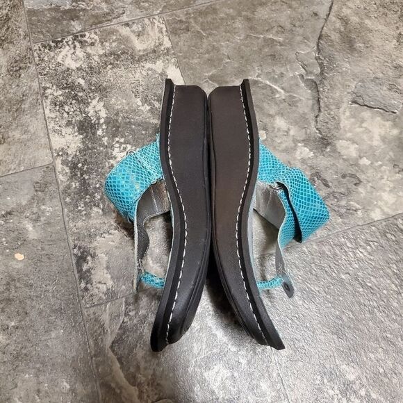 Alegria Carina Turquoise Aloha Mermaid Shimmer Floral Flip Flop Comfort Sandals - Picture 4 of 10